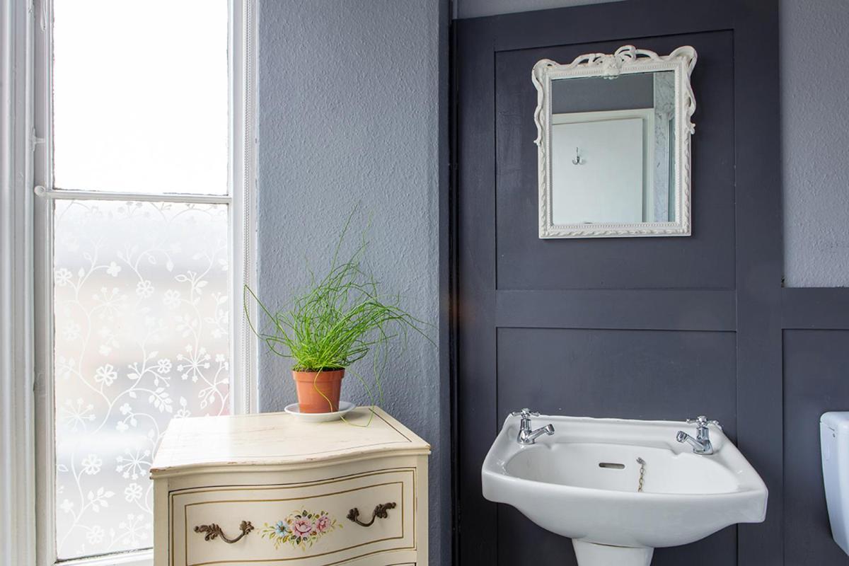 The Bear Bread Bakery B&B, Ensuite Rooms Above The Bakery, Colyton Extérieur photo
