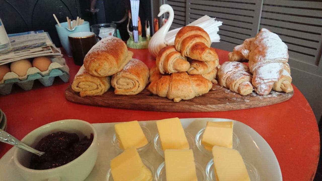 The Bear Bread Bakery B&B, Ensuite Rooms Above The Bakery, Colyton Extérieur photo