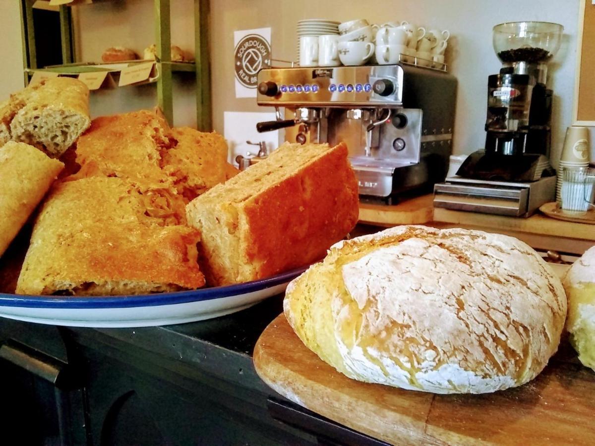 The Bear Bread Bakery B&B, Ensuite Rooms Above The Bakery, Colyton Extérieur photo